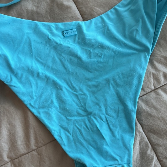 Gorgeous Roxy Blue Bikini Set - Picture 5 of 7